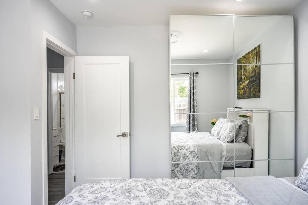 Hébergement de vacances Adorable 2br-2ba House With Ev & Free Parking And Family Friendly In Angeles *